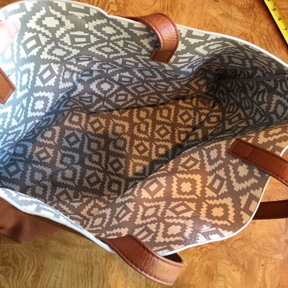 REVERSIBLE TOTE !  - Picture 3 of 8